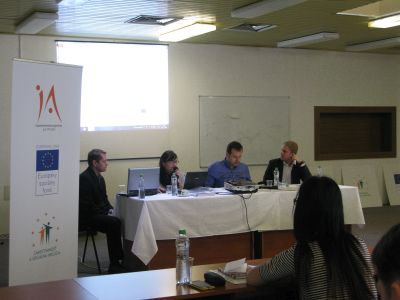 stôl s prezentujúcimi - odborný infoseminár stôl s prezentujúcimi - odborný infoseminár